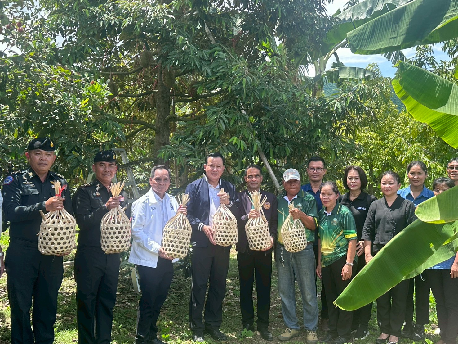 title - สำนักงานการปฏิรูปที่ดินจังหวัดเพชรบูรณ์ ร่วมเปิดโครงการท่องเที่ยวโดยชุมชนตำบลนาป่า กิจกรรมท่องเที่ยวเชิงเกษตร บุกสวน ชวนฟิน กินทุเรียนของดีตำบลนาป่า ประจำปี 2569 